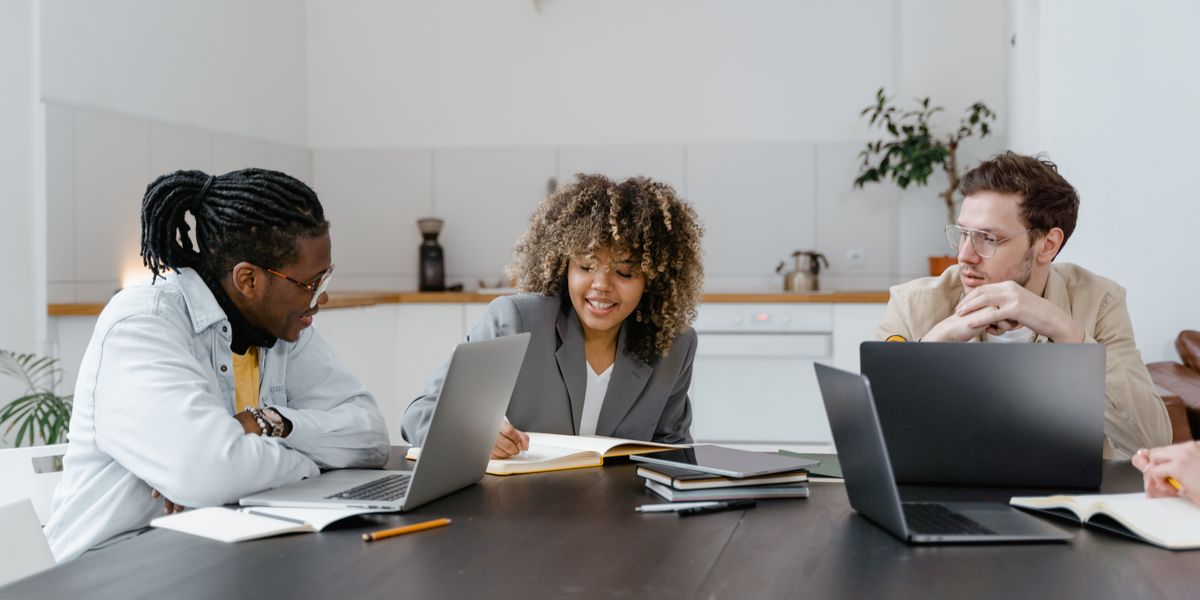 Naive Funding vs Traditional Startup Capital: What Actually Changed in 2026